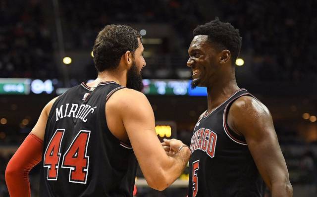 迫使防守收 迫使防守收