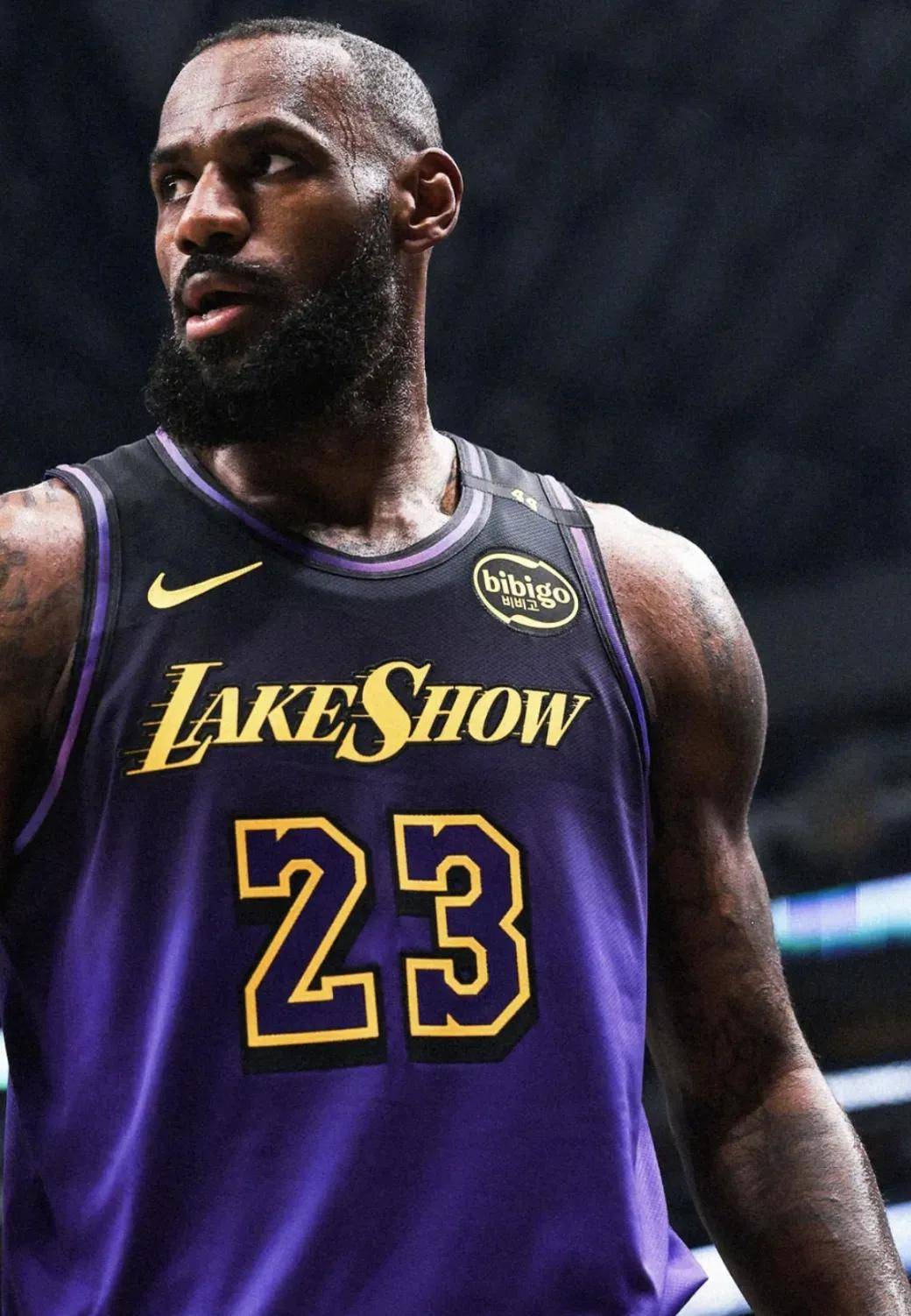 以名人故事 以名人故事